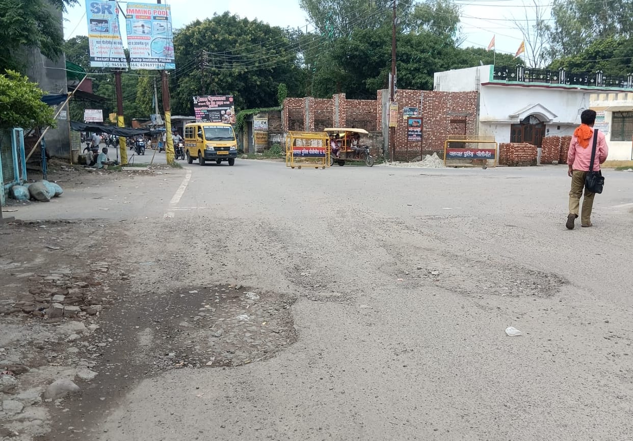 The roads of the city will cause trouble to the devotees of Bholenath in the month of Saavan