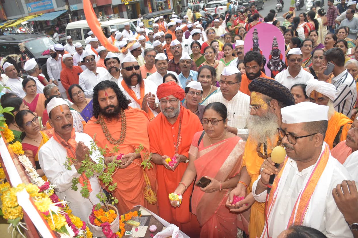 Celebration of 800 years of saint tradition started in Ujjain Jai Jai Ramakrishna Hari echoed in Dindi Yatra