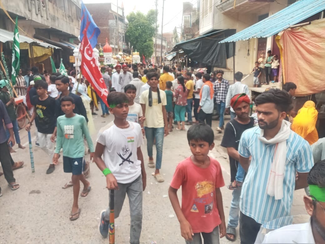 Tajiya was taken out in a procession to Karbala, Gunja or Hussain echoed in the atmosphere