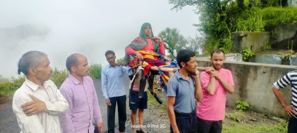The injured girl was taken to the hospital 12 km away with the help of a doli.