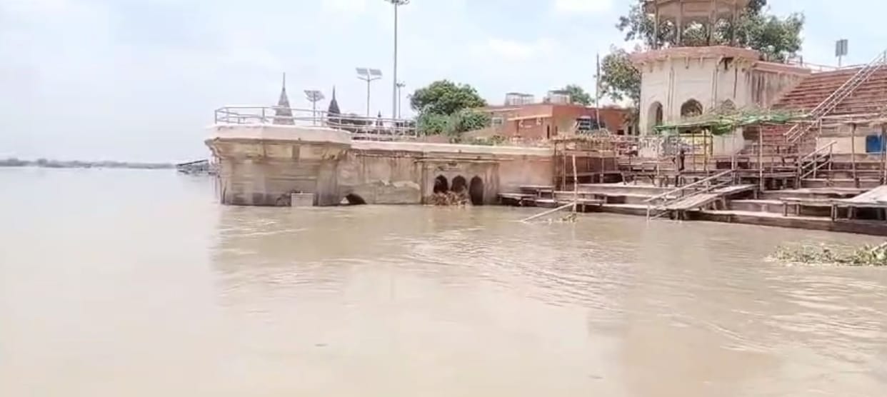 Ganga overflowed, 16 ghats submerged, fields submerged