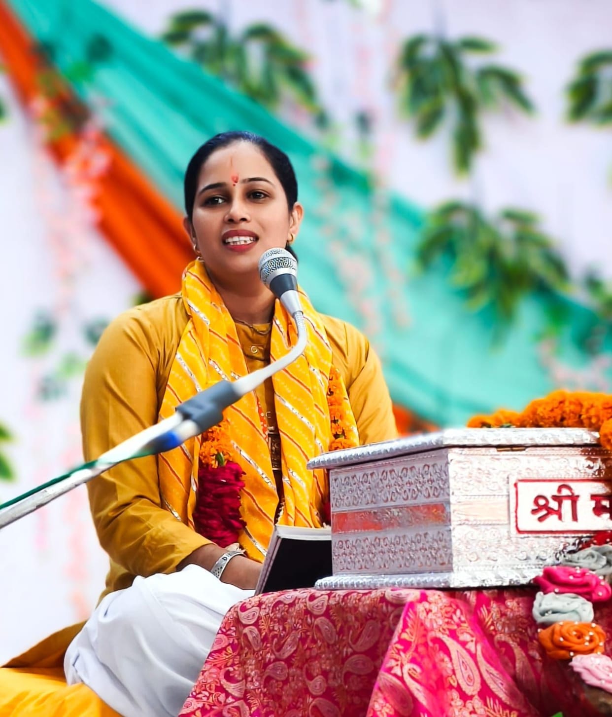 Nand's Anand Bhayo Jai Kanhaiya Lal...the pandal echoed with cheers.