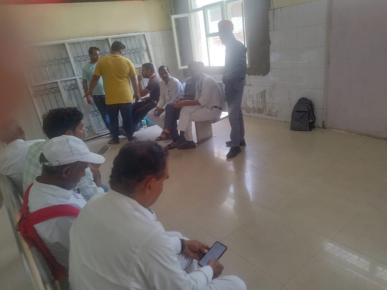 An eye doctor, employee upset in railway hospital