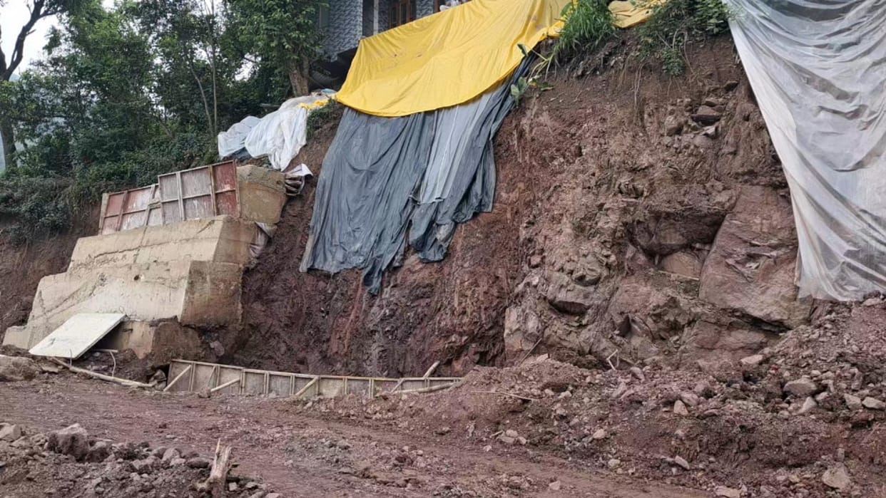 NH cutting done before rain, eight houses in danger, family in fear