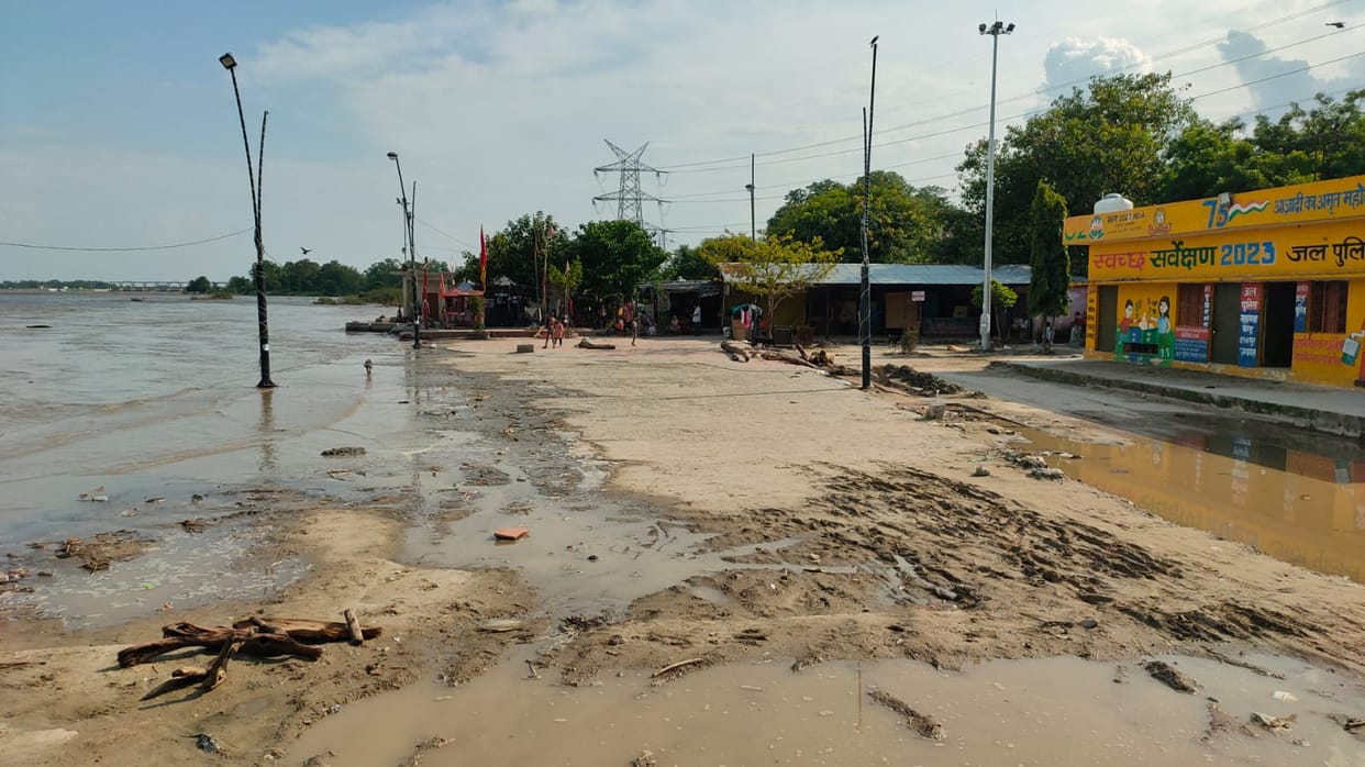 Water level of Sharda river increased, movement of vehicles stopped at the barrage