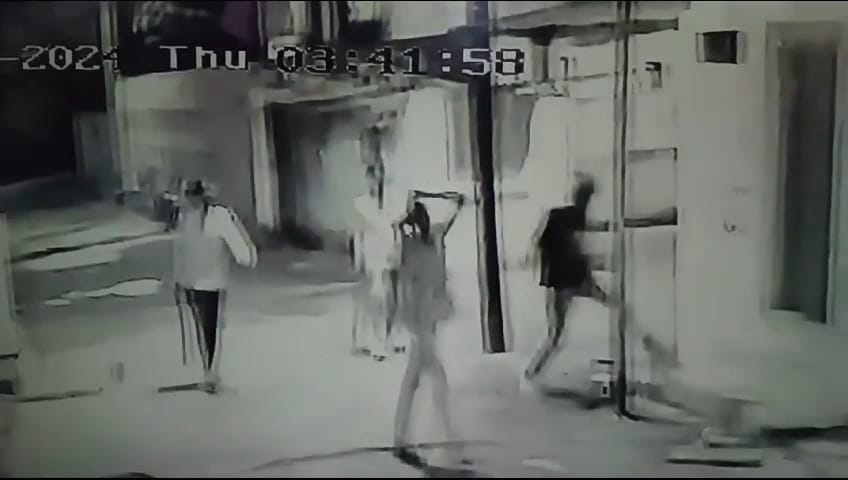 miscreants came out with sticks in their hands broke glass of vehicles for extortion