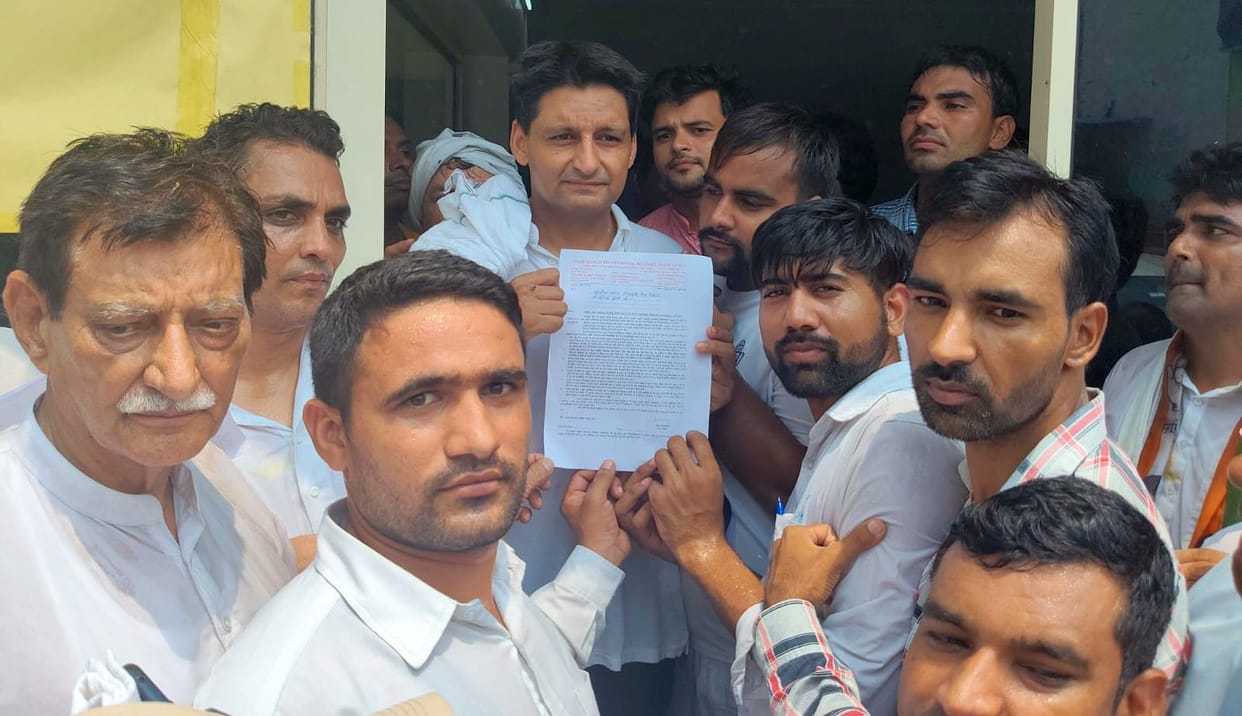 People returned disappointed after coming to Tehsil, no alternative arrangements were seen.