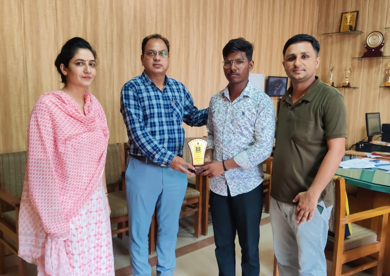 Lucky, a student of Maham Polytechnic, will study in IIT Bhubaneswar.