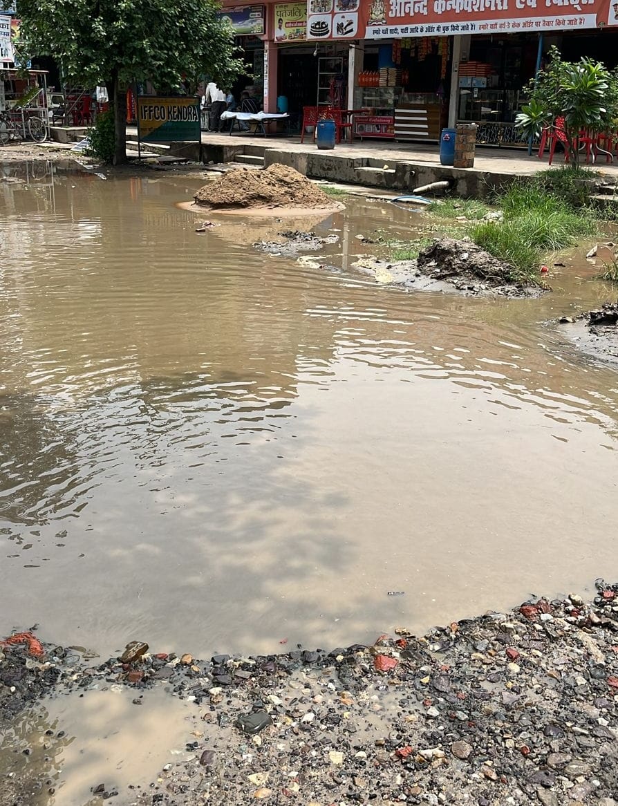 Road turned into a pond in Baruki