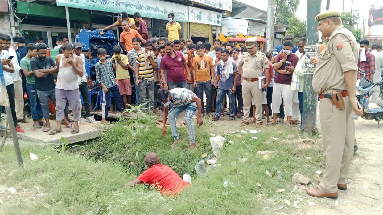 Dead body of roadways bus operator found in drain