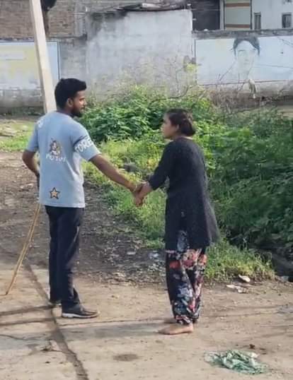 महिलाओं से मारपीट करते हुए वायरल वीडियो