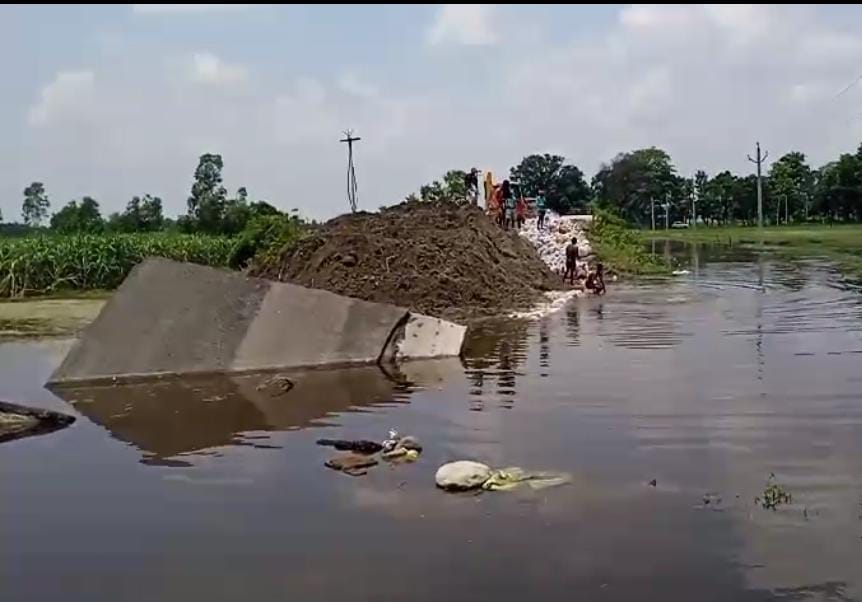 Repair of Madhotanda-Pilibhit and Khatima road cut off due to waterlogging is slow