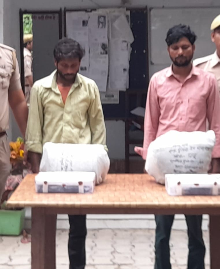 Two smugglers arrested, four kilos of opium recovered