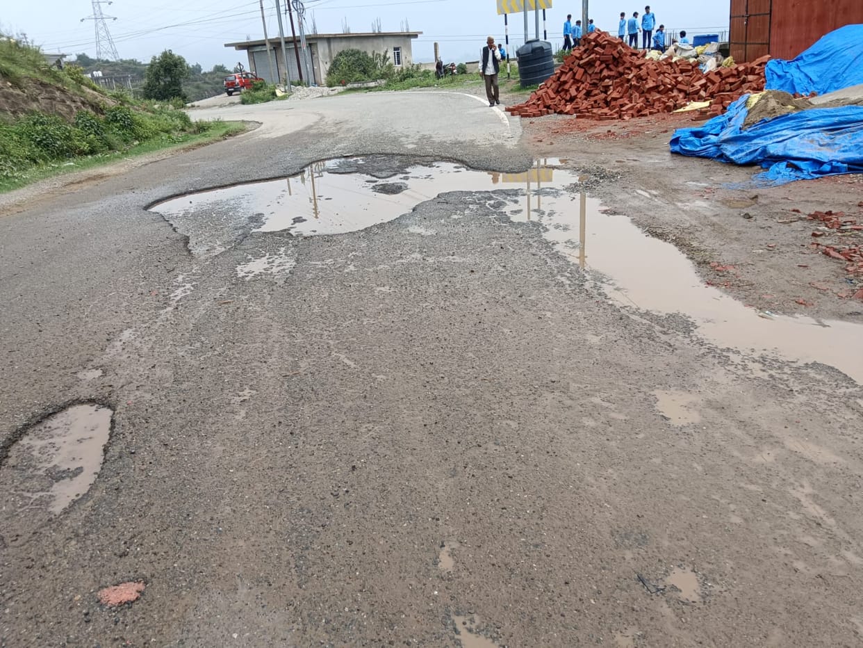 kumharhatti-nahan road not perfect in these days
