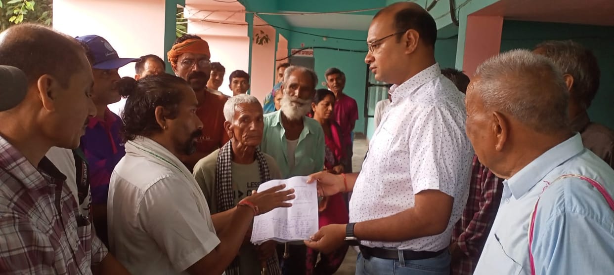 Demanded to give check of financial assistance