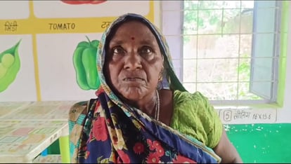 Damoh News: रिटायरमेंट की उम्र में अधिकारी मांग रहे हैं जन्म प्रमाण पत्र
