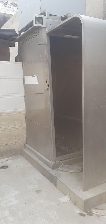 अंबाला में गड़बड़ी: 12 लाख के दो ई-टॉयलेट गायब, अधिकारी को जानकारी तक नहीं; महंगे दामों पर खरीदने का आरोप Irregularity: Two e-toilets worth Rs 12 lakh missing, officials not even aware