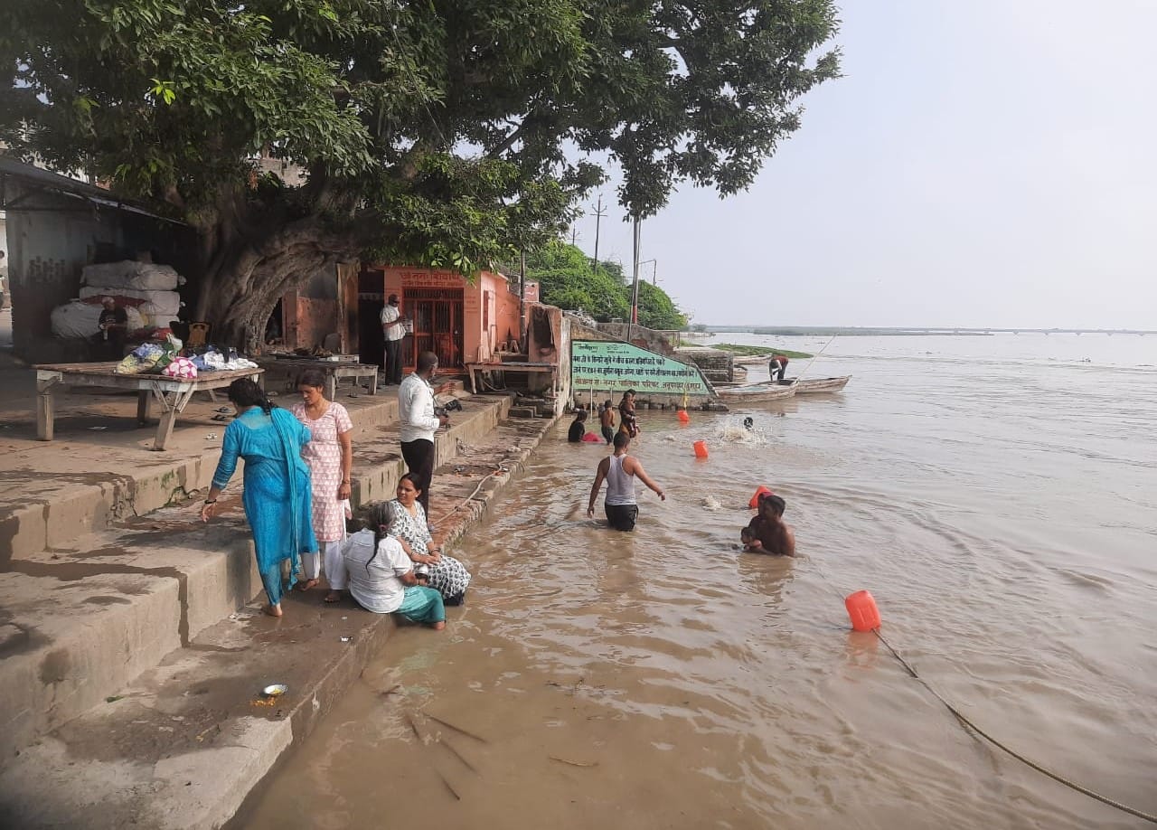 Water in Ganga increased again by one and a half feet, possibility of further increase