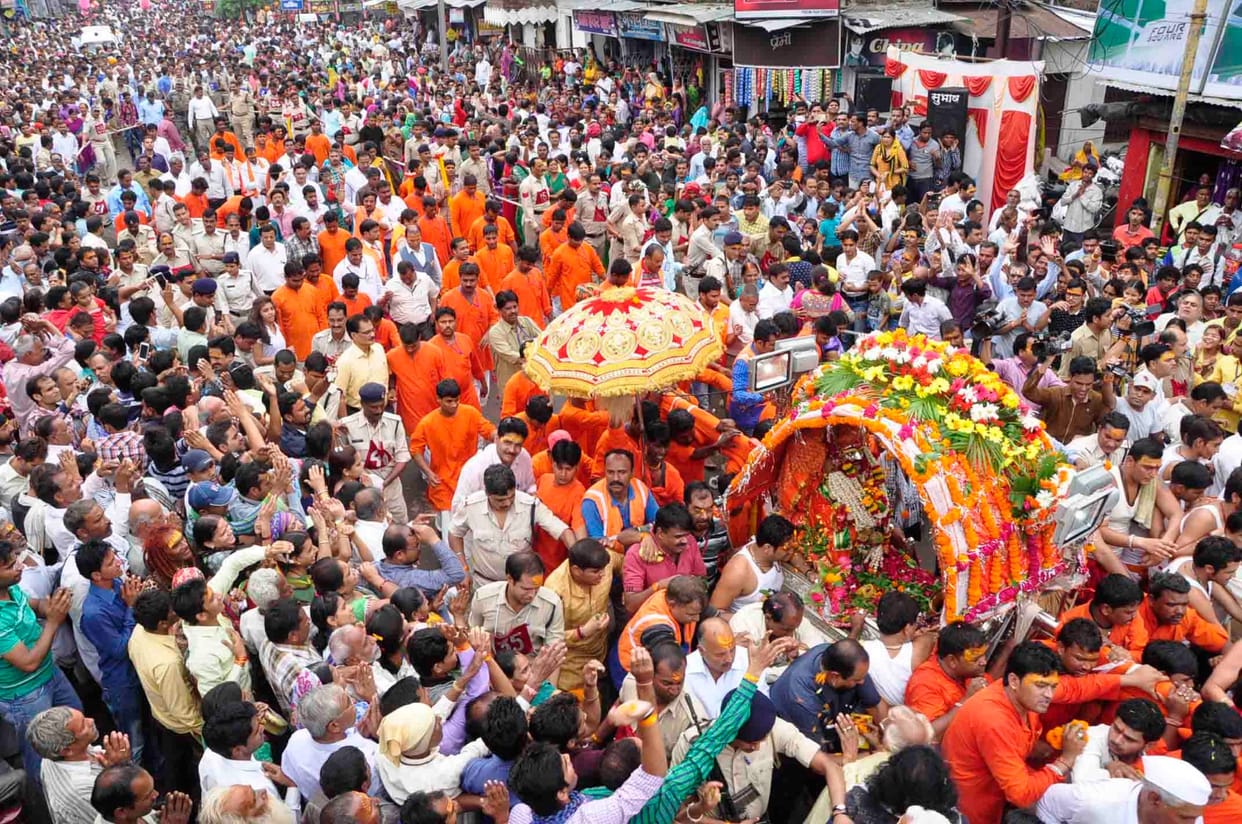 Now a police band of 350 soldiers will enhance the beauty of Baba Mahakal's ride