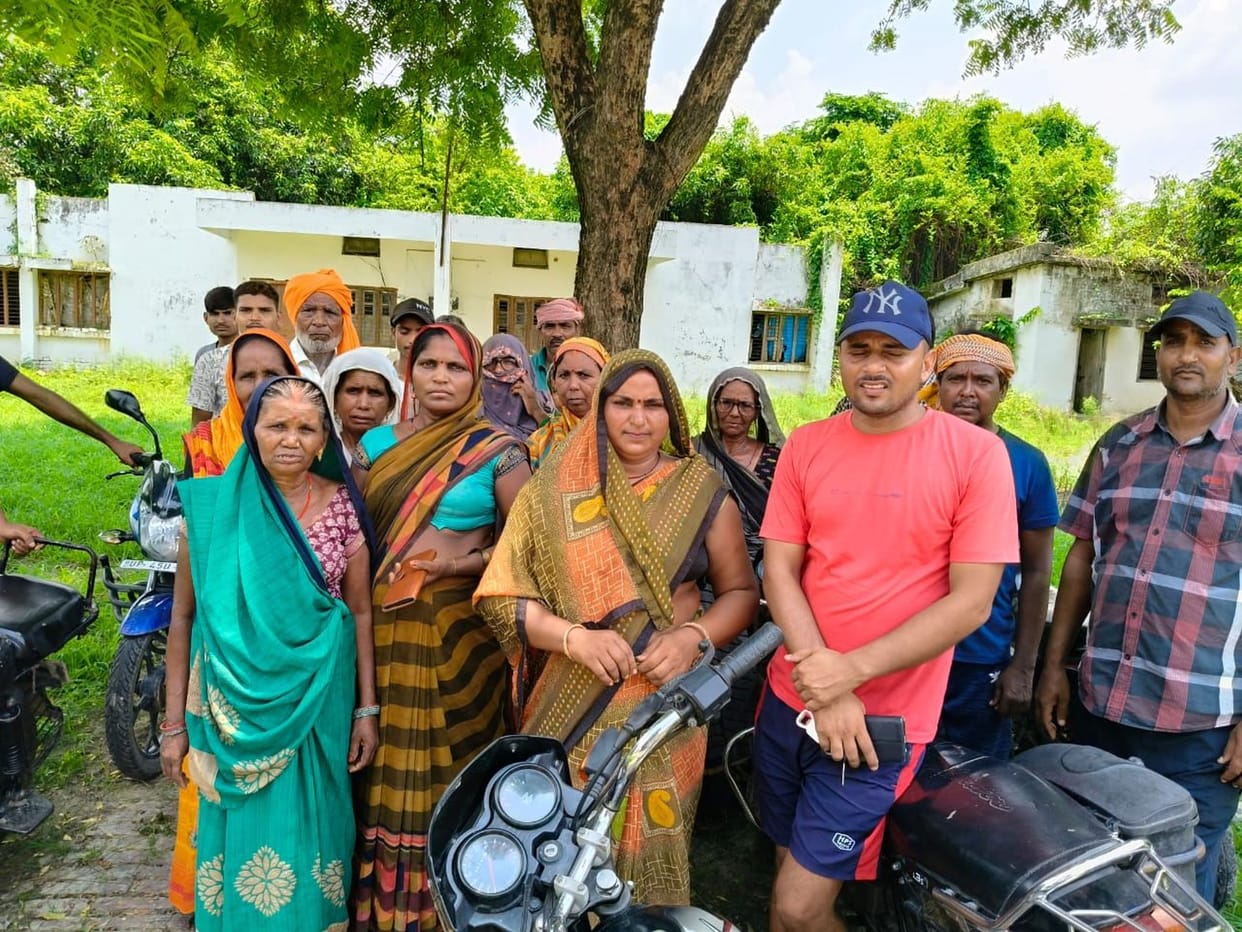 Getting electricity only for five hours, angry villagers demonstrated