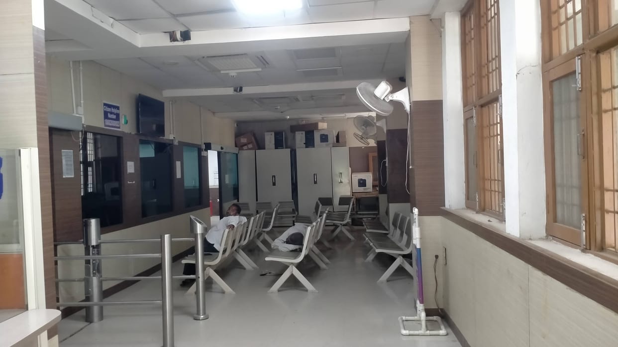 Chairs of Saral Centers are vacant... admissions of students stuck
