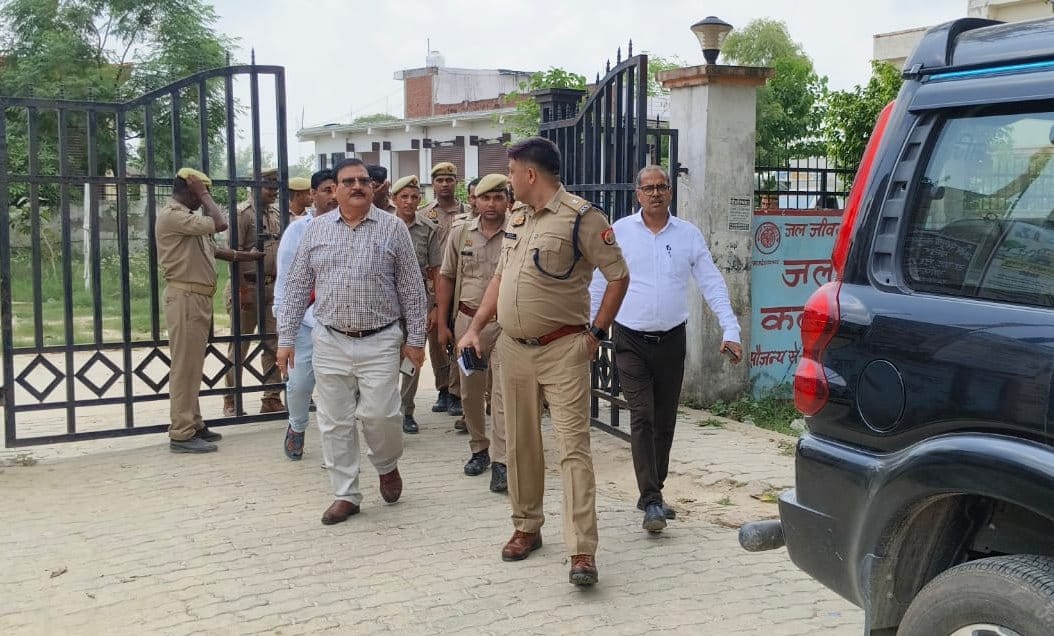CRO and ASP raided ARTO office, 11 brokers caught