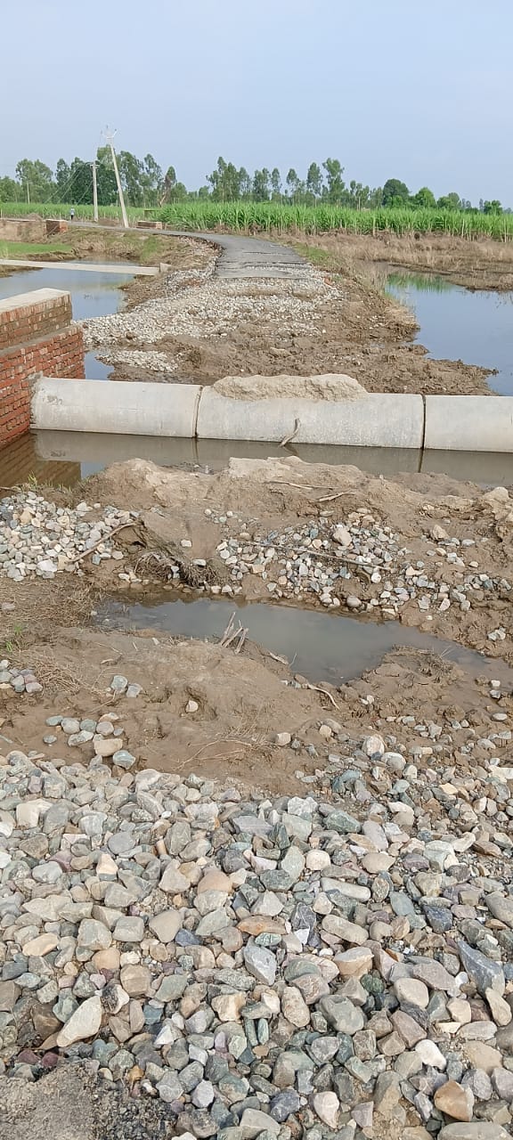 Road cut on both sides of the culvert near Chausar Hardopatti in Bisalpur
