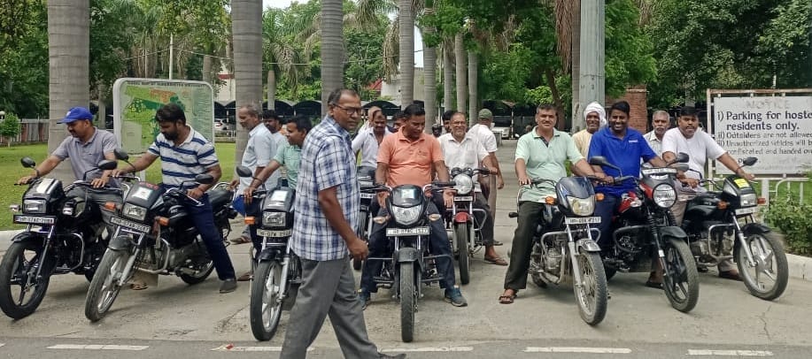 Kuvi mess workers took out a protest procession on motorcycles and reached the residence of the Minister of State.