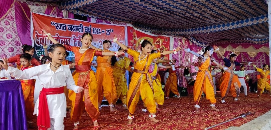 Ayushi, Chitra Dhek stood first in essay