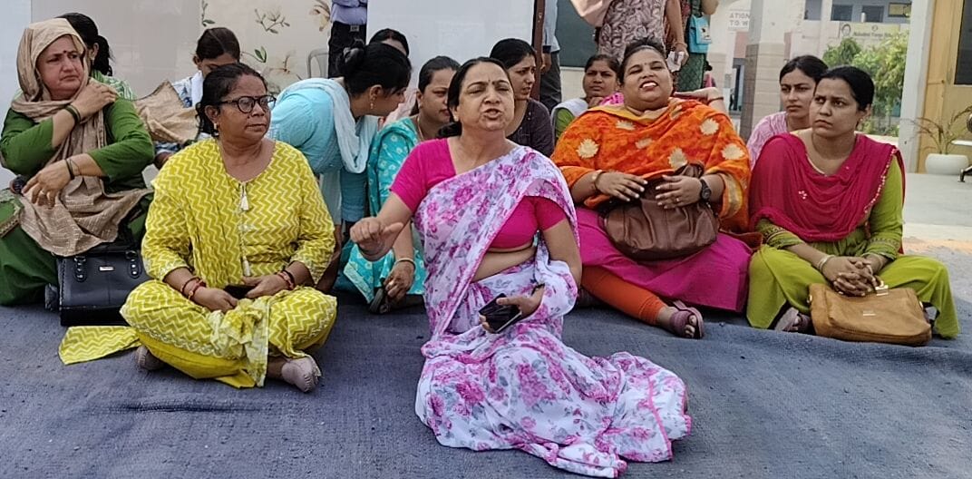 Principal of Pandit Sitaram Shastri School sent on one month paid leave, three-member committee will investigate the matter