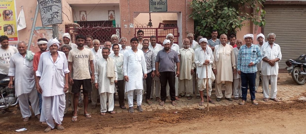 Farmers troubled by power cuts hold Panchayat, give ultimatum of two days