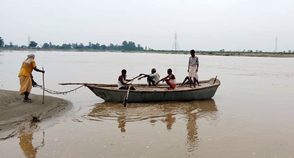 Water level of Ramganga and Garra stable, land erosion in coastal areas increases concern
