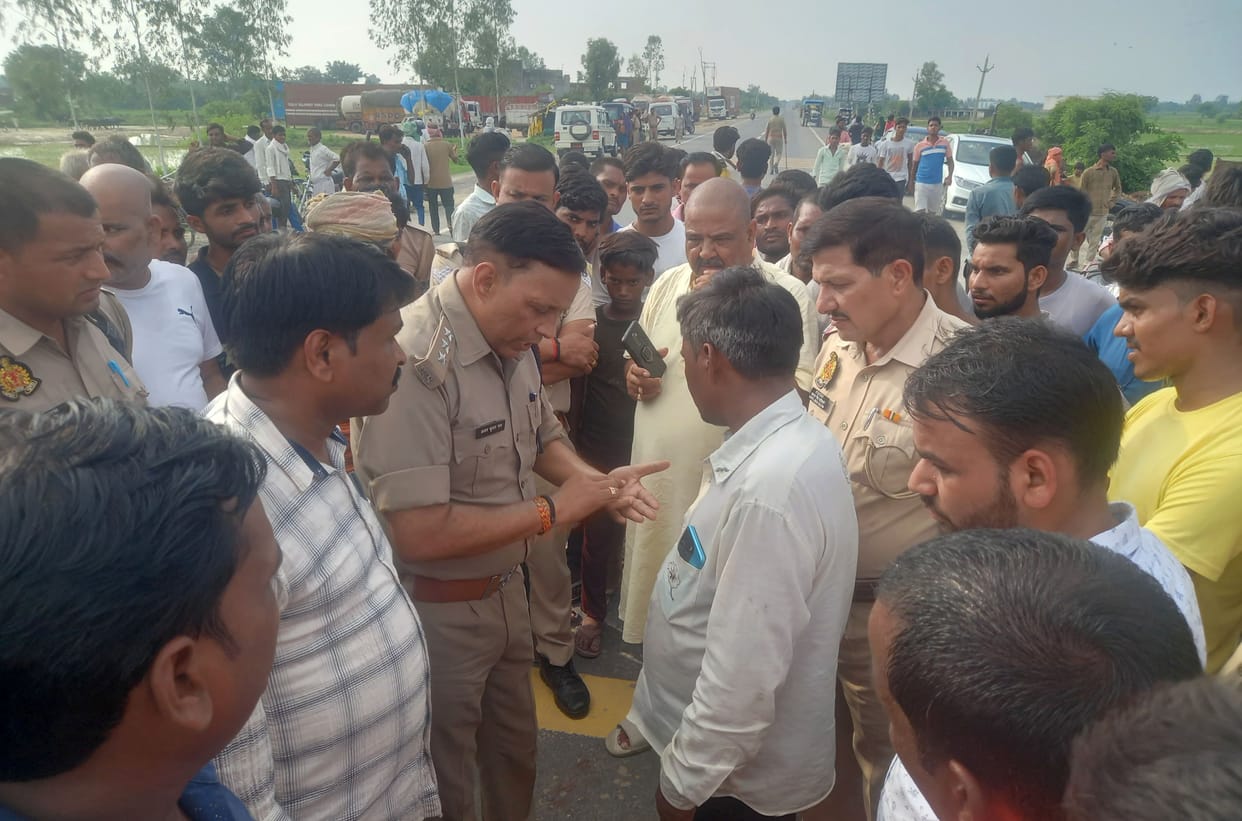 Elderly man dies in road accident, relatives block highway
