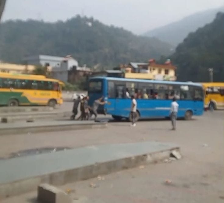 Start the government bus with a push and send it on the route.