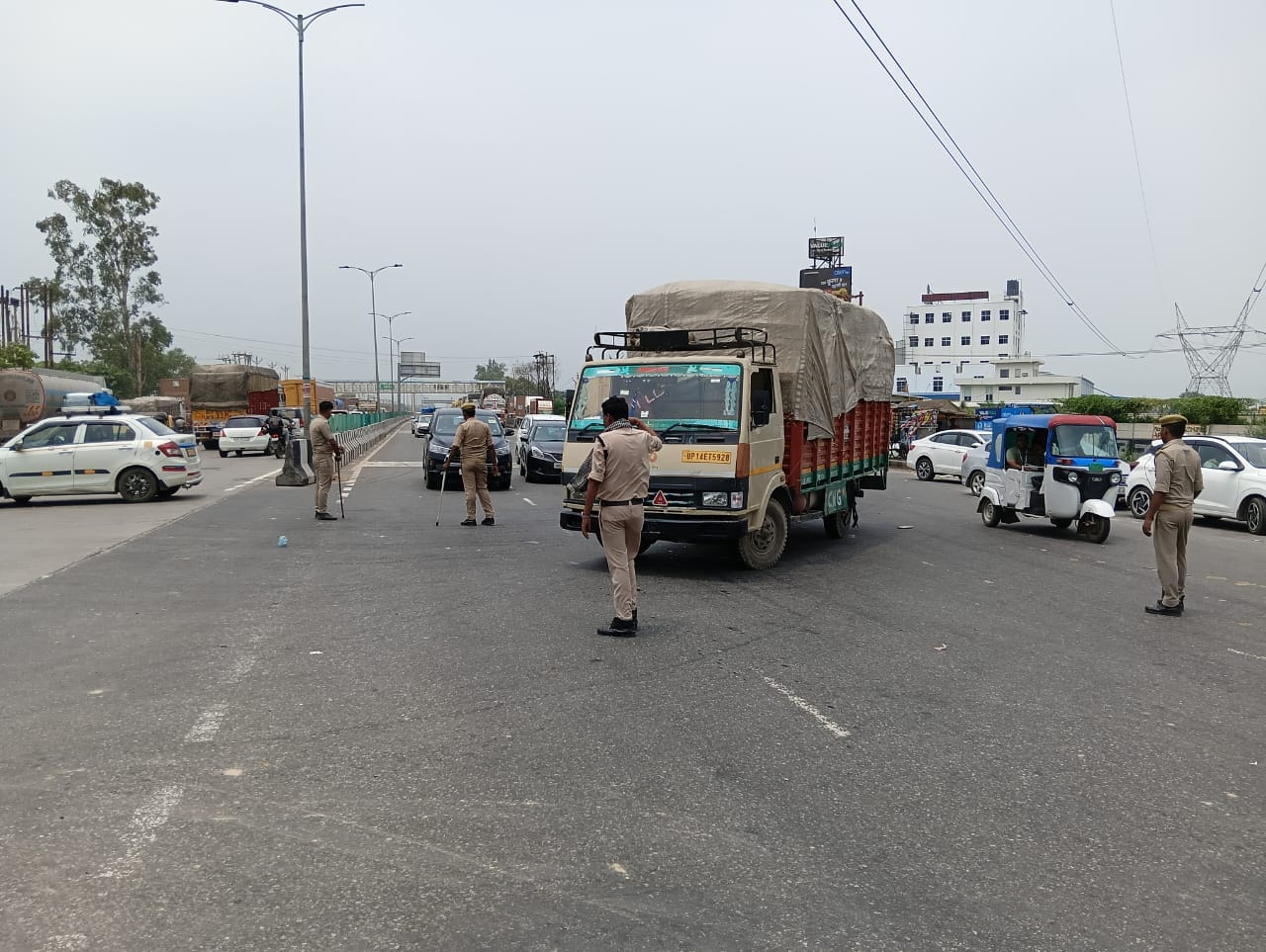 Police stopped heavy vehicles at Chhijarsi toll plaza, there was a jam
