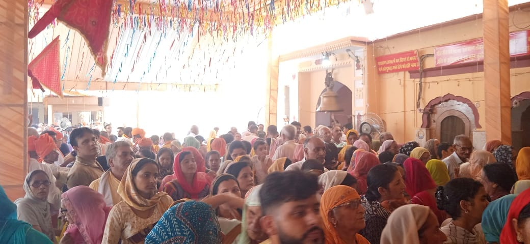 Crowd of devotees gathered at Dera Baba Rudranand Ashram