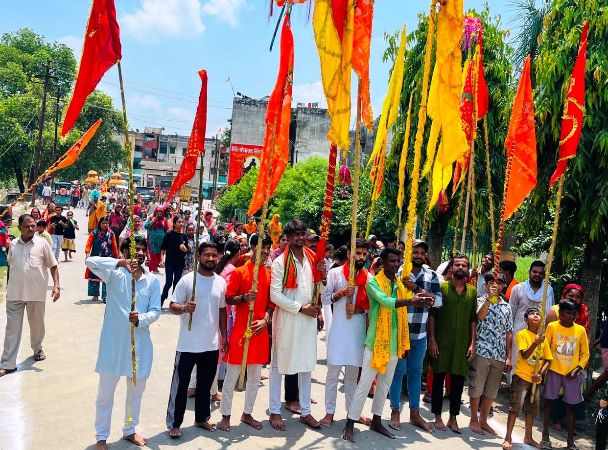 Baba Neem Karauli's flag procession was taken out with great pomp