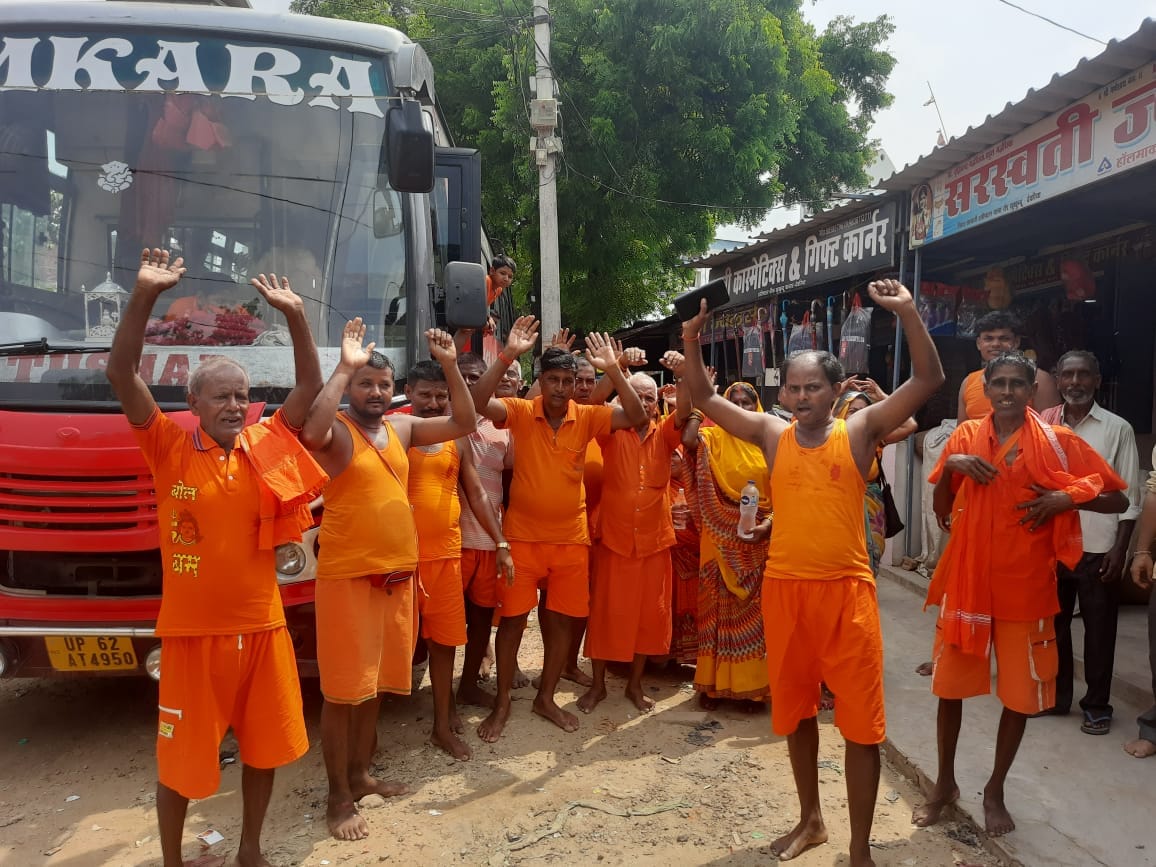 Group of Kanwadis left for Deoghar by different buses
