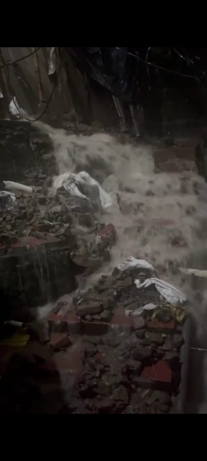 Heavy rain in Mandi at midnight, water entered people's houses and shops