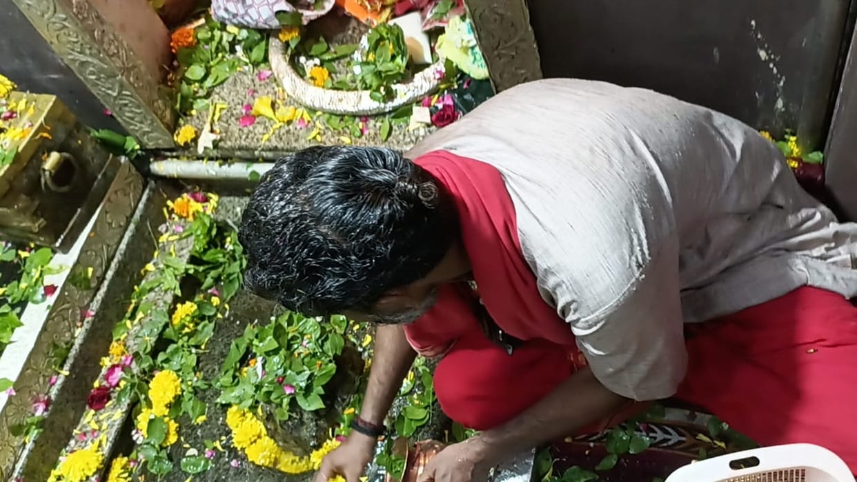 Khandwa: One lakh devotees reached Omkareshwar on Guru Purnima and had darshan of Baba Omkar