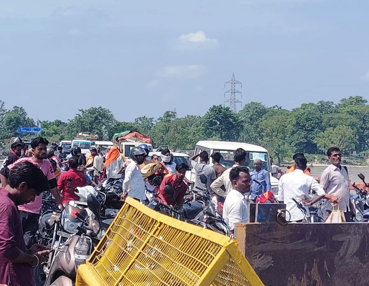 Water recedes on Palia-Bhira highway, operation of light vehicles starts