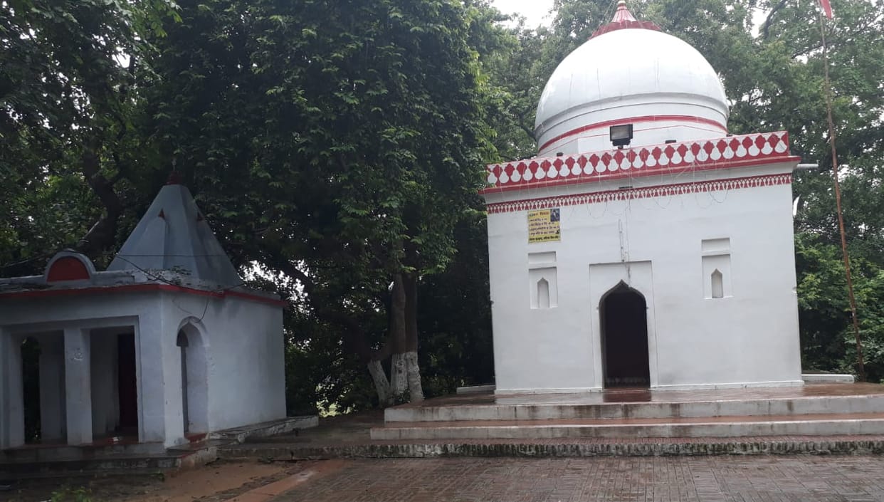 Shivalinga of Khukhundu Mathiya is considered to be of Treta Yuga.
