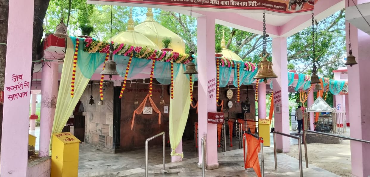Shiva's abode is decorated and Jalabhishek will be held today with the chants of Har-Har Mahadev.