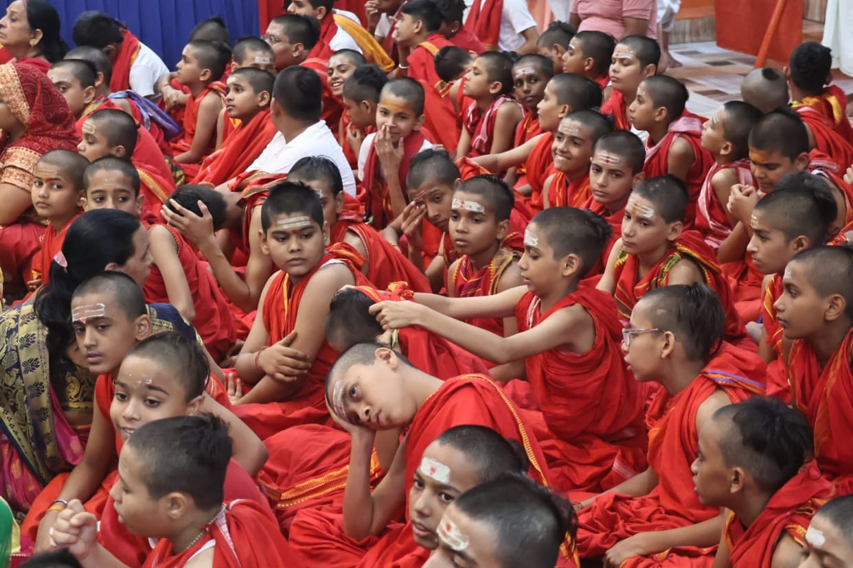 indorai : vidyaadhaam- 40 saal pahale 2 vidyaarthiyon se shuroo huee thee guru-shishy parampara,har saal 150 nae vidyaarthee