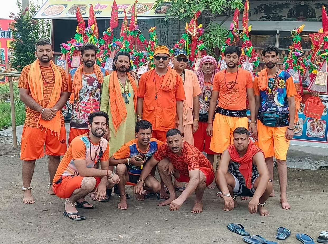 Group of Kanwar pilgrims leaves for Badsar from Haridwar