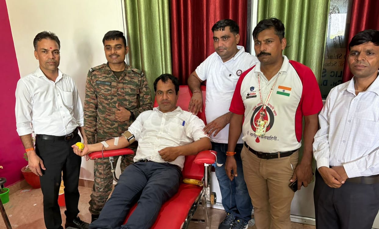 The army team organized a blood donation camp in Kanhra
