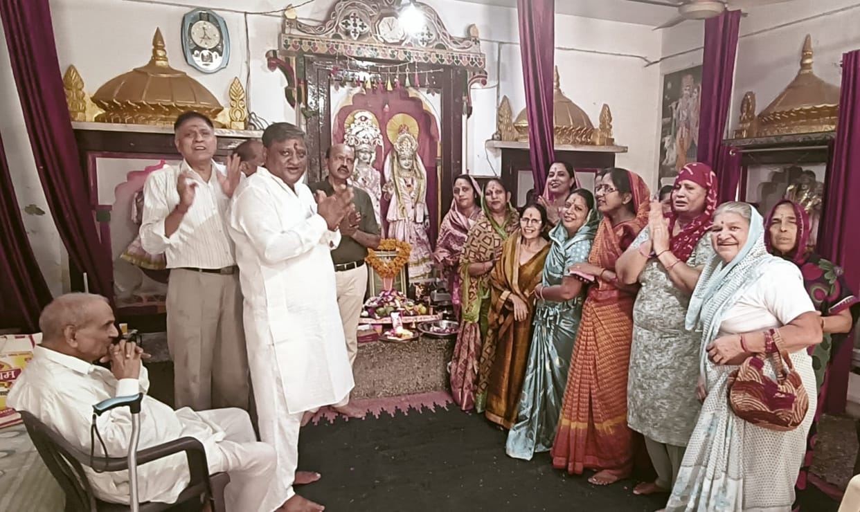 Guruji's online darshan took blessings.