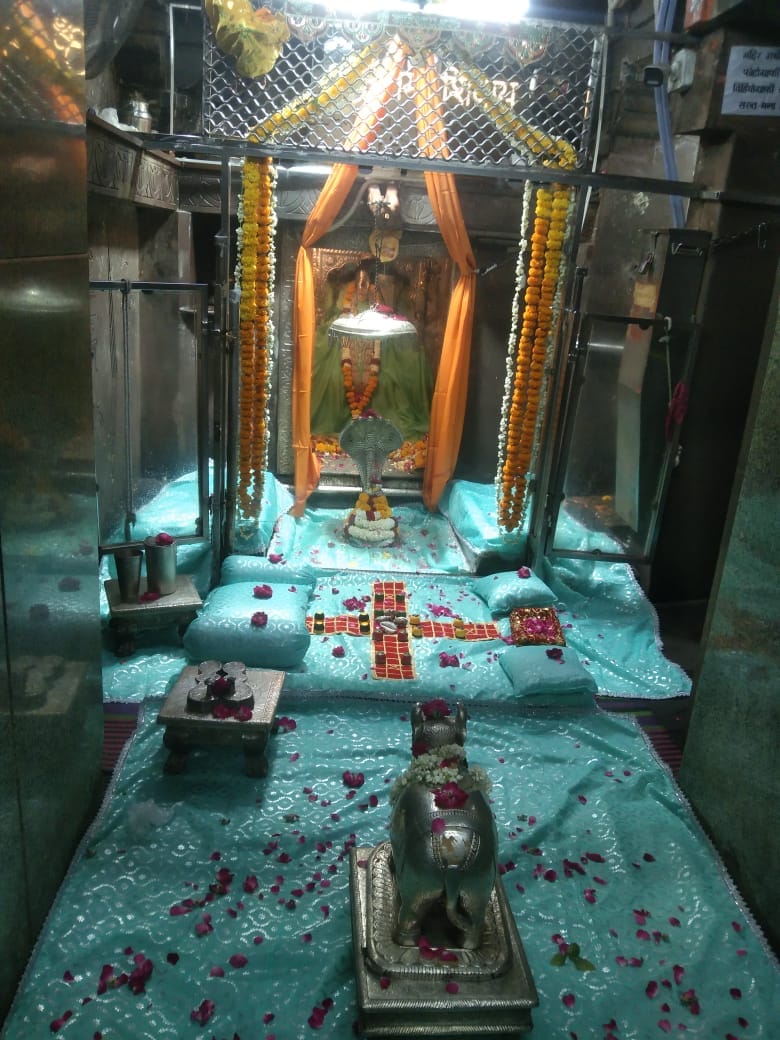Khandwa Temples opened at 4 am on first Monday of Shravan month