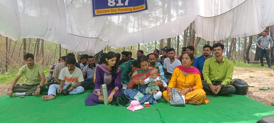 Candidate mother went on hunger strike with her child, wrote on placards... give results or poison