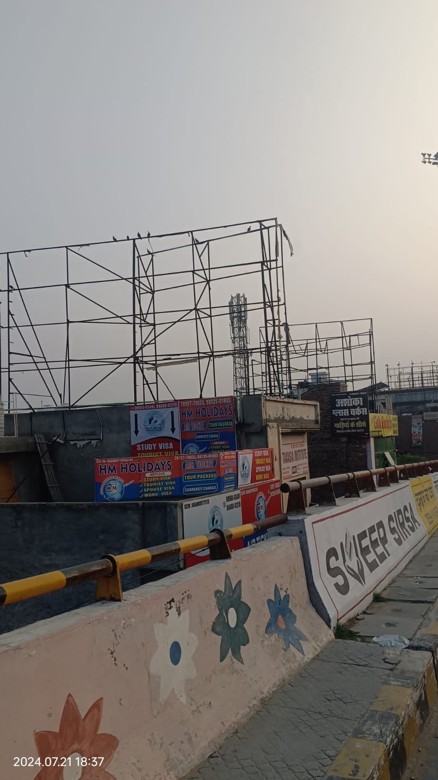 City Council will remove illegal hoarding structures installed on houses, shops and hospitals